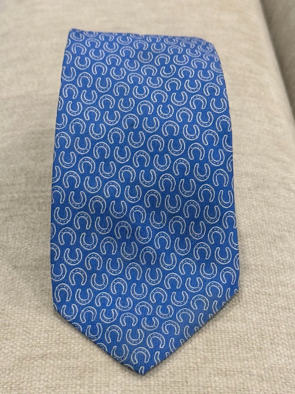 Hermès Men’s Silk Blue Horseshoe Tie Made in France Classic Equestrian Luxury